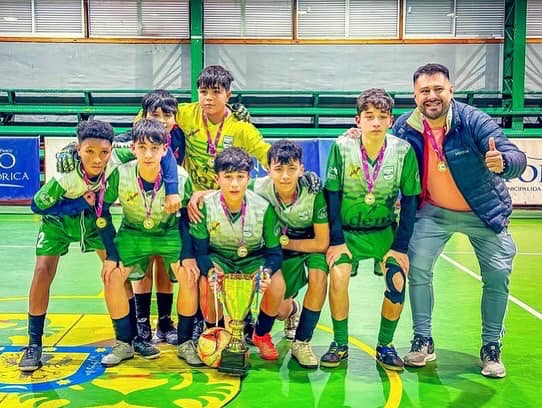 Selección de Fútbol del Liceo Ríos de Chile: ¡Campeón en Torneo de Futbol Sala Sub 14 Realizado en Penco!